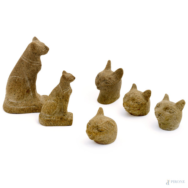 Lotto composto da 6 gatti in pietra lavica, XX secolo, altezza massima cm 16, (difetti, mancanze)