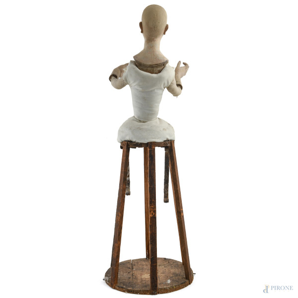 Manichino in terracotta, legno e materiali vari, XVIII secolo, altezza cm 90, (segni di usura, di...