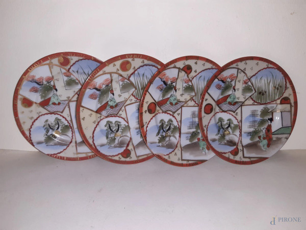 Lotto di quattro piattini in porcellana orientale a decori policromi, marcati, diam. 15 cm.