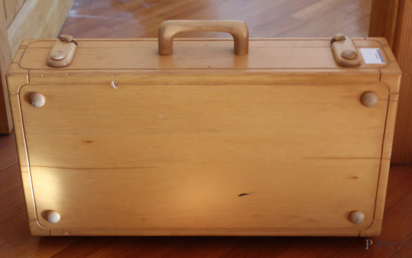 Valigia in legno, cm. 43x64x16, (difetti).