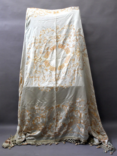 Copriletto matrimoniale in seta grigio e marrone, misure 290X235 cm.