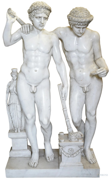 Castore e Polluce, gruppo scultoreo in marmo bianco di Carrara, XX secolo, cm h 135x72,5x39,5, (lievi difetti).