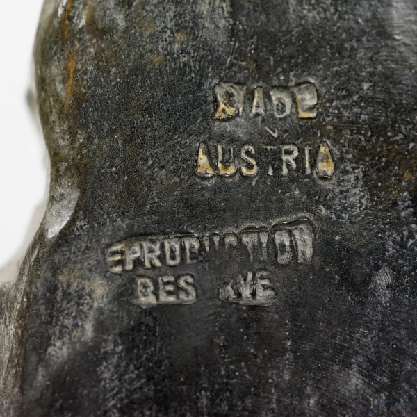 Scultura in terracotta policroma rappresentante un'acquaiola, firmato, XX secolo, h cm 60