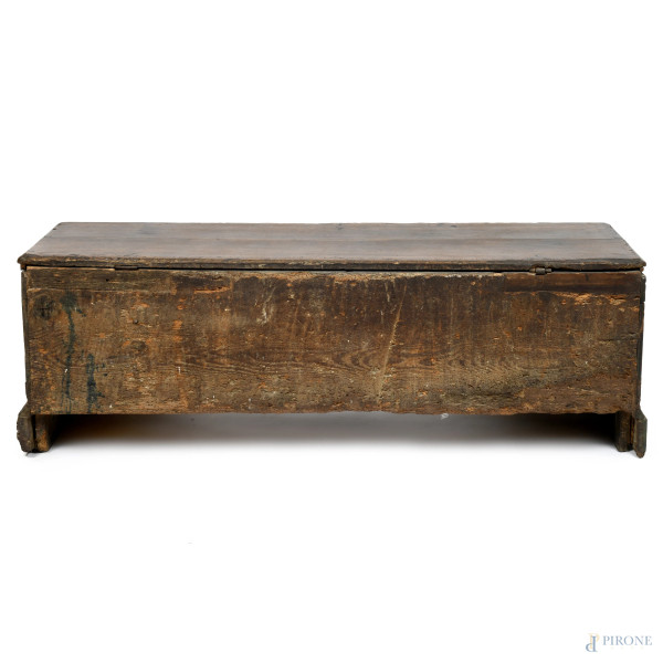 Cassapanca in noce, XIX-XX secolo, cm 52x150x41,5, (segni di usura, scalfiture, rotture, difetti)