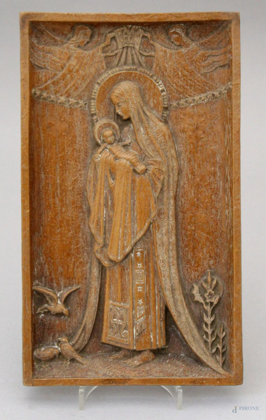 Madonna con bambino, altorilievo in legno, cm. 16x27.