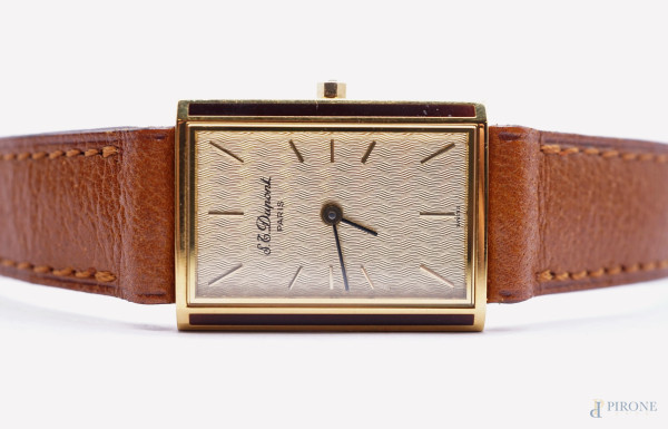 Orologio Dupont di forma rettangolare, placcato oro e lacca di Cina, serie numerica 73BA157, brac...