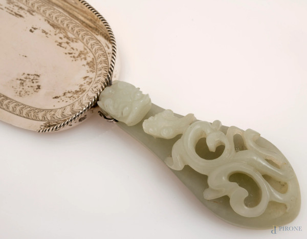 Lotto in argento e giada composto da un'antipastiera, una paletta e un cofanetto, peso lordo comp...