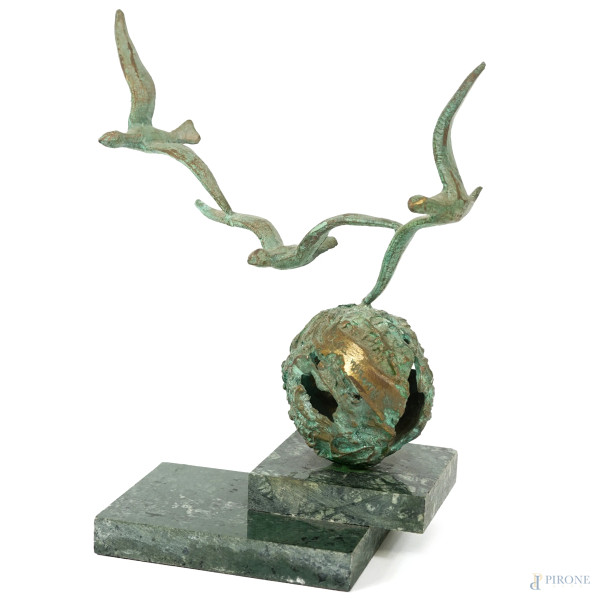 Angelo Camerino (1932), Gabbiani, bronzo su doppia base in marmo verde, cm 26x23x12,5, firmato