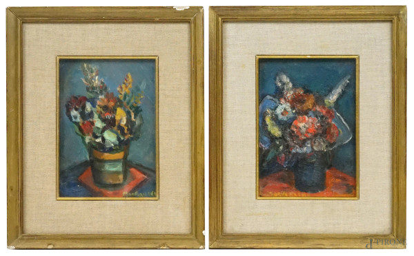 Due dipinti raffiguranti vasi di fiori, olio su tavoletta, cm 18x13, firmati Monteverdi, entro cornici