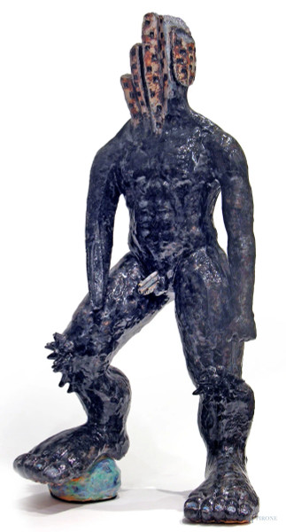 Gizem Gursel, (Instanbul 1978) Personaggio fiabesco, scultura in terracotta smaltata h. cm 58. L'opera raffigura un personaggio della fiaba "La fanciulla senza mani" dei fratelli Grimm 