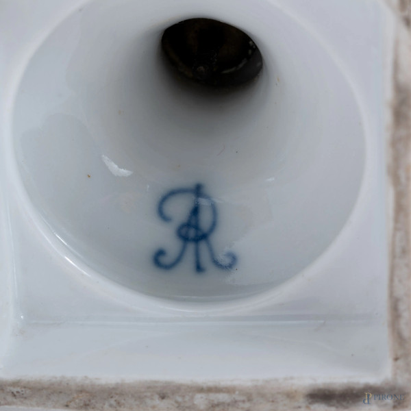 Coppia di potiche in porcellana Sevres decorate con scene di genere e teste di fauno a rilievo, X...