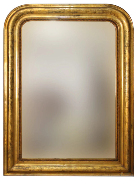Specchiera di linea rettangolare in legno dorato ed inciso, XIX secolo, altezza 106x77 cm.