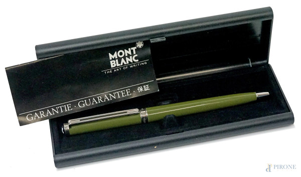 Montblanc, penna a sfera verde, lunghezza cm 14,5, entro custodia originale.