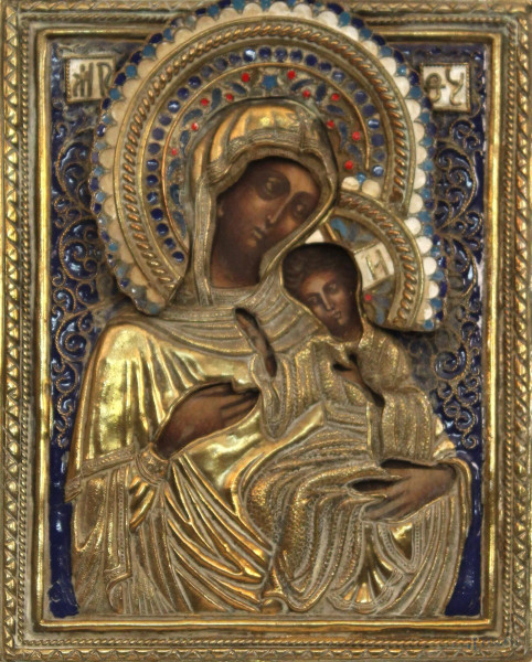 Icona russa del XX sec. raffigurante Madonna con bambino, rizza in ottone e smalti, cm 14,5 x 11,5.