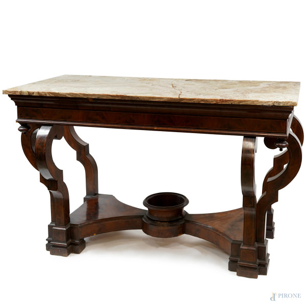 Consolle in noce impiallacciata con filettature in bosso e piano in marmo. Quattro gambe raccordate da traversa centrale, XX secolo, cm 93x148x67,5 (difetti e rotture)