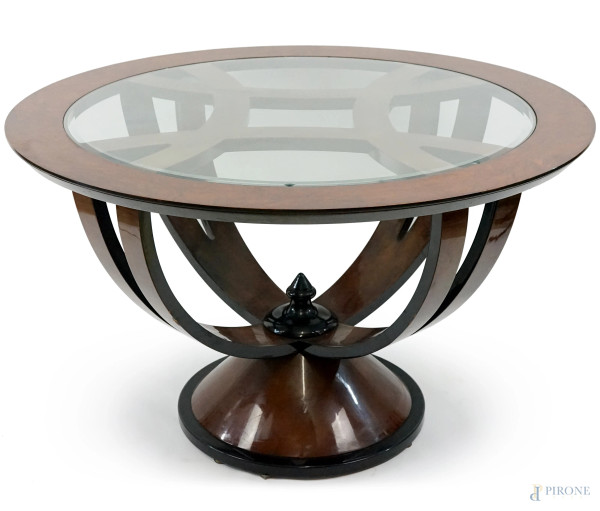 Tavolo Art Déco in legno impiallacciato con piano circolare in vetro, quattro montanti doppi e curvati, base circolare, cm h 77,5x129,5, (difetti)