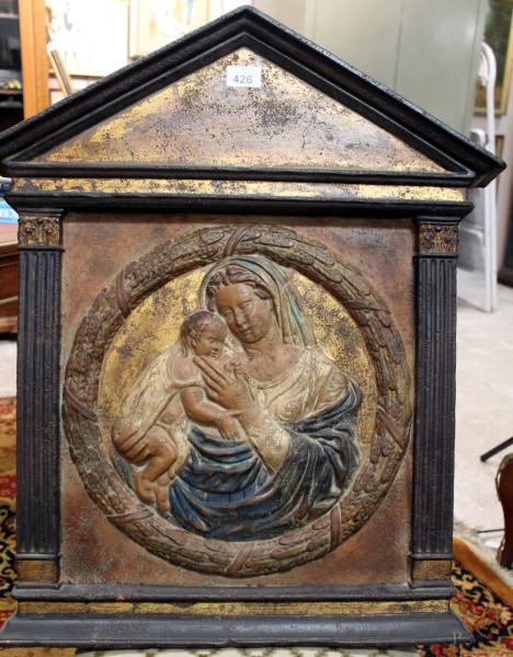 Madonna con Bambino, tondo in terracotta, XX sec, h. 68 cm