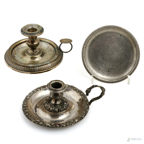 Lotto di due bugie e un piattino in argento, XX secolo, altezza massima cm 7, peso complessivo gr 340