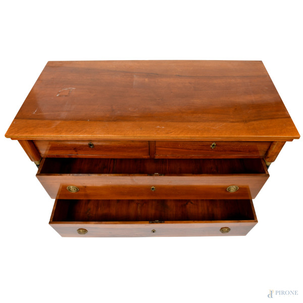 Comò stile impero in noce con rifiniture in bosso, fornte a quattro cassetti con inserti bronzei,...
