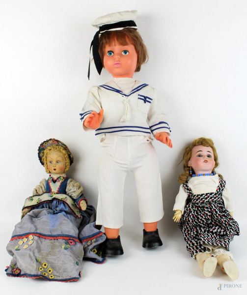 Lotto di tre antiche bambole, altezza max cm. 62, met&#224; XX secolo.