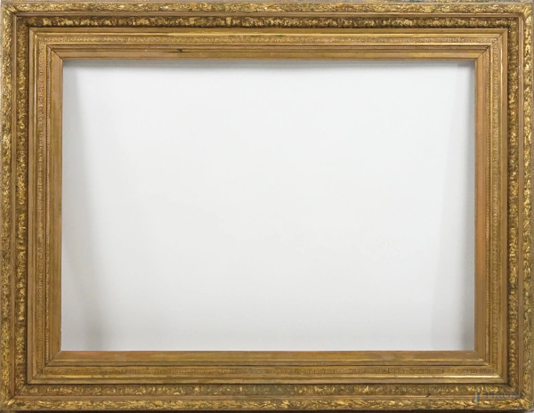 Cornice a tre ordini d'intaglio in legno dorato, XIX secolo, misure ingombro cm 91x118, misure luce cm 67x93, (difetti).