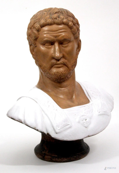 Busto di imperatore romano, scultura in terracotta smaltata, H 60 cm.
