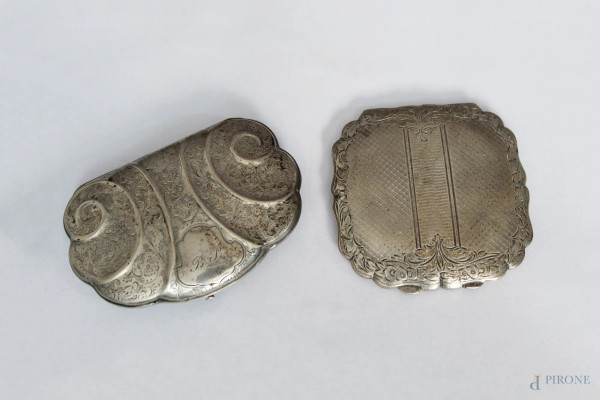 Lotto composto da due portaciprie in argento cesellato, primi Novecento, gr totali 109.