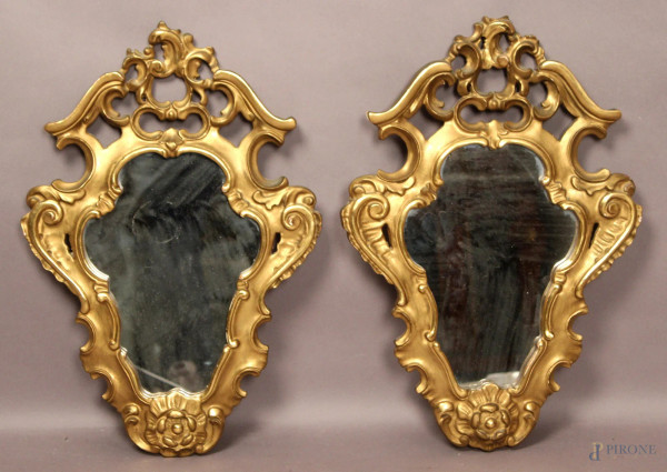 Coppia specchierine in legno intagliato e dorato, altezza 49 cm, primi &#39;900.