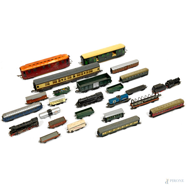 Elementi di modellismo ferroviario di varie marche, XX secolo, (segni di usura)