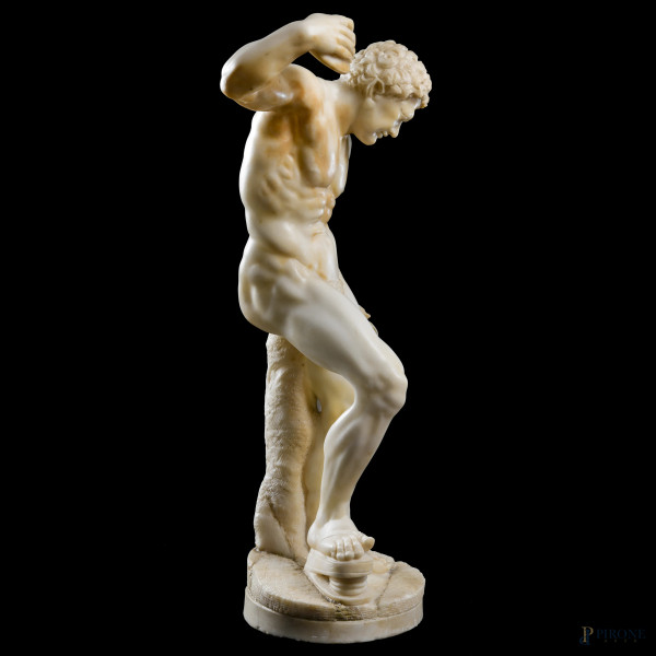 Fauno danzante, XIX secolo, scultura in alabastro, altezza cm 62, (scalfiture, rotture, restauri)