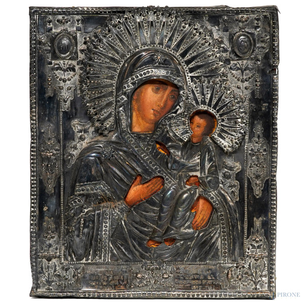 Madonna con il Bambino, XIX secolo, tempera su tavola, riza in argento, cm 31x26