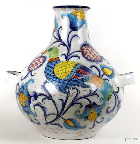 Vaso in ceramica policroma con decoro raffigurante volatile, frutta e fiori, firmato Innocenti, anni '70, cm h 43, (piccoli difetti).