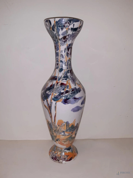 vaso in maiolica policroma, (difetti), h 39,5 cm.