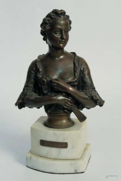 Madame Pompadour, busto in bronzo brunito con base in marmo, H 18,5 cm.