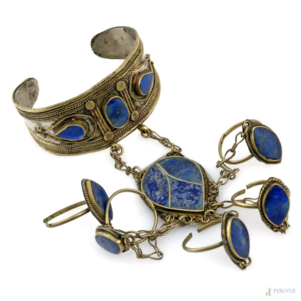 Bracciale mediorientale in metallo e pietre dure, XX secolo, diametro cm 6,5, (difetti)