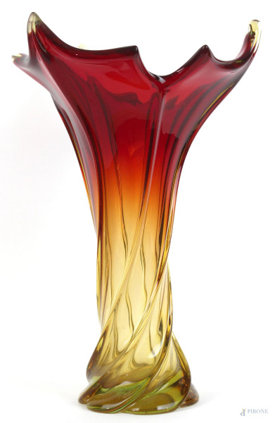 Vaso in vetro sommerso nei toni del rosso e del giallo, cm h45x30x27,5, (lievi difetti alla base)