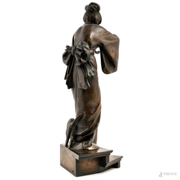 Fanciulla cinese con gatto, XX secolo, scultura in bronzo, altezza cm 63, (lievi segni di usura, ...