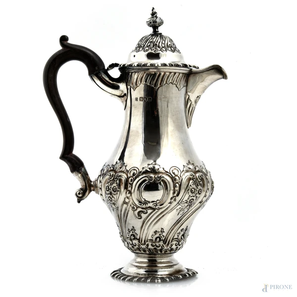 Caffettiera in argento inglese con manico in legno laccato, XIX-XX secolo, altezza cm 26, peso lordo  [..]