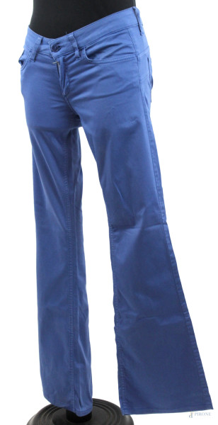 Liu-Jo Jeans, pantalone da donna azzurro a vita bassa, modello a zampa di elefante, quattro tasche esterne, chiusura con zip e bottone, taglia 27, (segni di utilizzo).