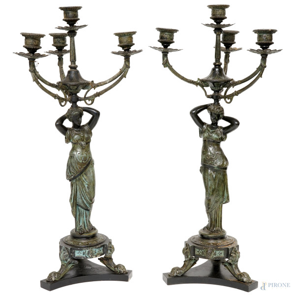 Coppia di candelabri in metallo argentato, a cinque bracci sorretti da figure femminili a tutto tondo, poggianti su base a tre piedi ferini, cm h 76, fine XIX-inizi XX secolo, (segni del tempo).