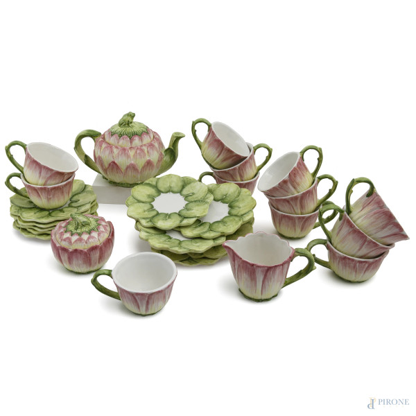 Servizio da the in ceramica nei toni del viola e del verde composto da una teiera, una zuccheriera, una lattiera, 12 tazze e 12 piattini, XX secolo, altezza massima cm 13,5, (segni di usura)