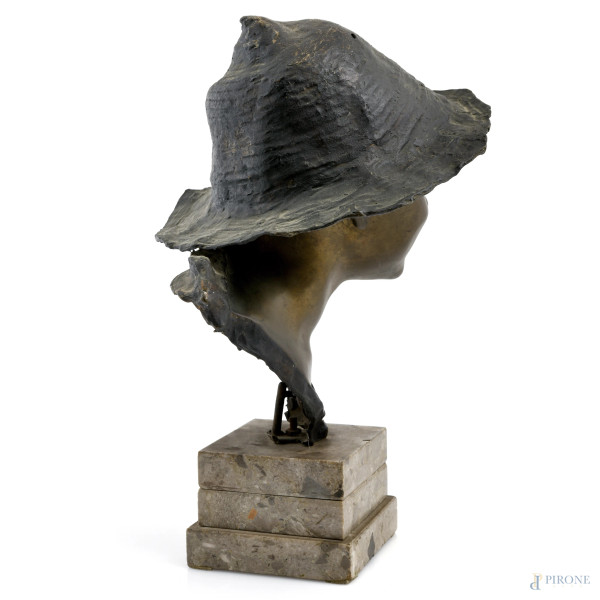 Scugnizzo, scultura in bronzo, XX secolo, altezza cm 43