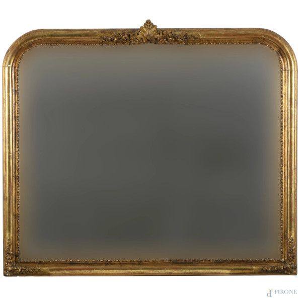 Caminiera in legno dorato, XIX secolo, cm 91x108, (scalfiture, rotture, restauri, cadute di doratura, difetti)