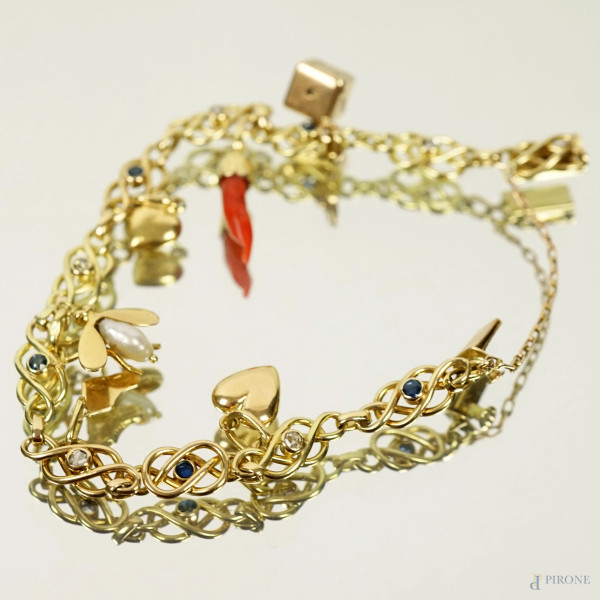 Bracciale con ciondoli in oro 18 KT, lunghezza cm 12, peso gr.21,4