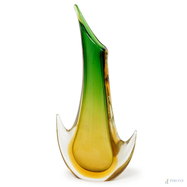 Cenedese Murano, anni '60, Vaso in vetro di Murano nei toni del verde e del giallo, XX secolo, firmato sotto la base "Cenedese Murano", altezza cm 42