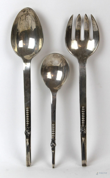 Tre posate da portata in argento, gr.382