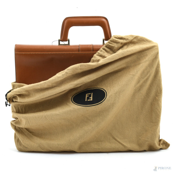 Borsa cartella Fendi in pelle marrone, cm 31,5x42x6, (segni di usura)