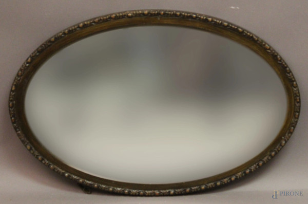 Specchio di linea ovale in legno., cm 73x48.
