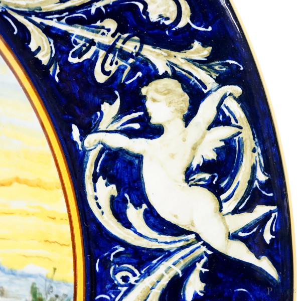 Piatto in maiolica dipinta, Pesaro, XX secolo, raffigurante "Da Clorinda ferito il buon Goffredi ...