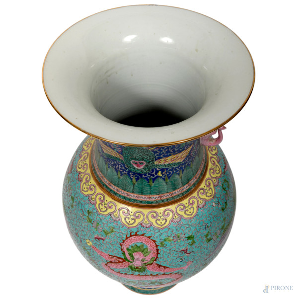 Vaso in porcellana con decori policromi raffiguranti draghi, Cina, XX secolo, altezza cm 93, (dif...